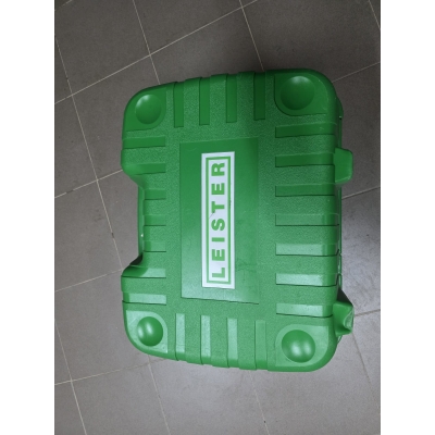 Leister UNIROOF 300 - kompaktowa zgrzewarka samojezdna do membran dachowych i basenowych