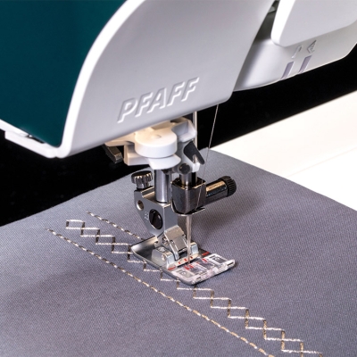 PFAFF PERFORMANCE ICON Maszyna do szycia wieloczynnościowa sterowana komputerowo, 522 ściegi, IDT System, 10- calowy dotykowy ekran, Wi-FI