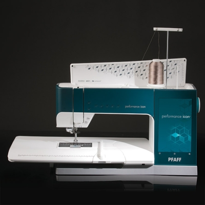 PFAFF PERFORMANCE ICON Maszyna do szycia wieloczynnościowa sterowana komputerowo, 522 ściegi, IDT System, 10- calowy dotykowy ekran, Wi-FI