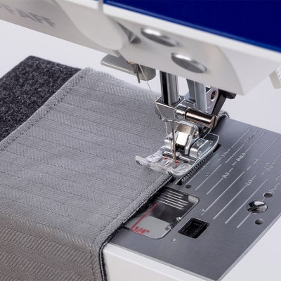 PFAFF AMBITION 610 Maszyna do szycia wieloczynnościowa sterowana komputerowo, 110 ściegów, 7x auto. obszywanie dziurki, system ITD, 8 stopek