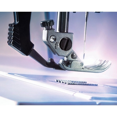 PFAFF SELECT 4.2 Maszyna do szycia, 40 programów ściegowych, IDT System, chwytacz rotacyjny