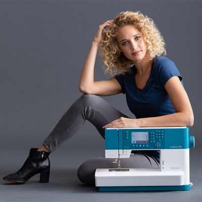PFAFF AMBITION 620 Maszyna do szycia wieloczynnościowa sterowana komputerowo, 136 ściegów, IDT System, 7 obszyć dziurek i 2 alfabety
